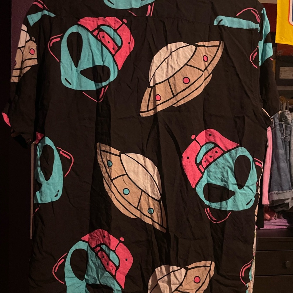 Men’s button up shirt. Alien & UFO